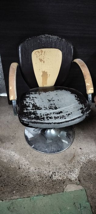 Парикмахерское кресло