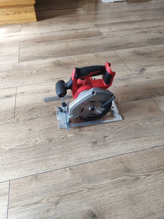Akumulatorowa pilarka Milwaukee 18v, 165mm