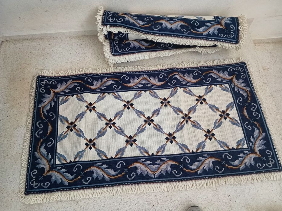 Conjunto 3 belíssimos tapetes NOVOS para quarto, medidas: 2 com 116/63