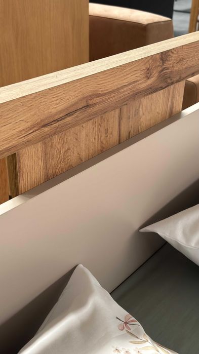 [RESERVADA] Cama de casal | 1 unidade pinho/bege 160x200 cm | Artigo de showroom