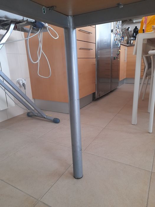 Mesa de cozinha (120cmx75cmx75cm)