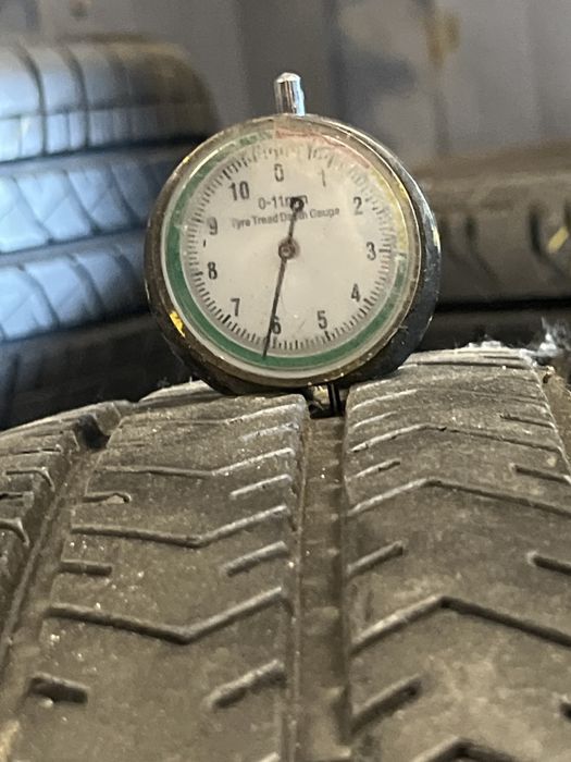 *Opony austone 225/70/15C para