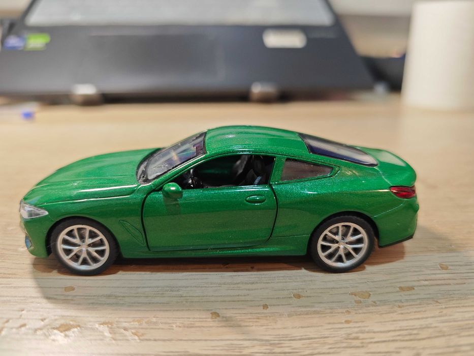 1/44 Miniatura BMW 8 series