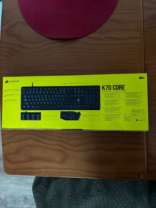 Teclado Corsair K70 CORE RGB