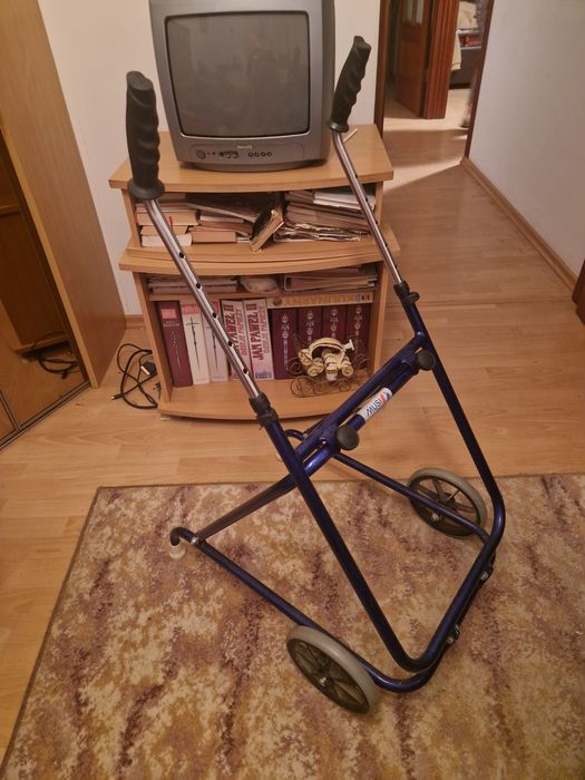 Chodzik dla seniora osoby niepełnosprawnej