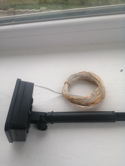 Гирлянда на сонячній панелі.