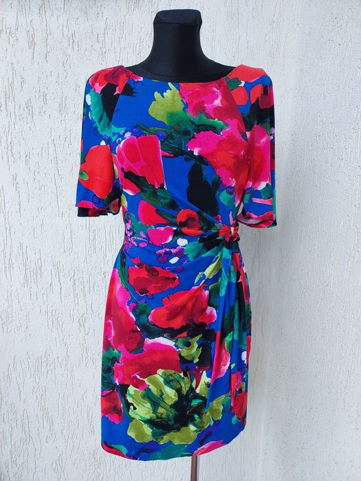 Sukienka w kwiaty roz S/M.