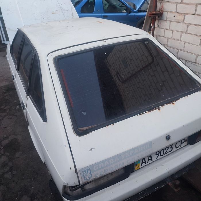 М 2141 кузов с документами  КПП .полуоси,капот. Двери.И  многие другие з.ч.практически все