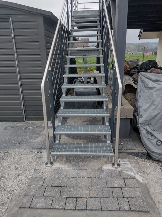Schody stalowe zewnetrzne