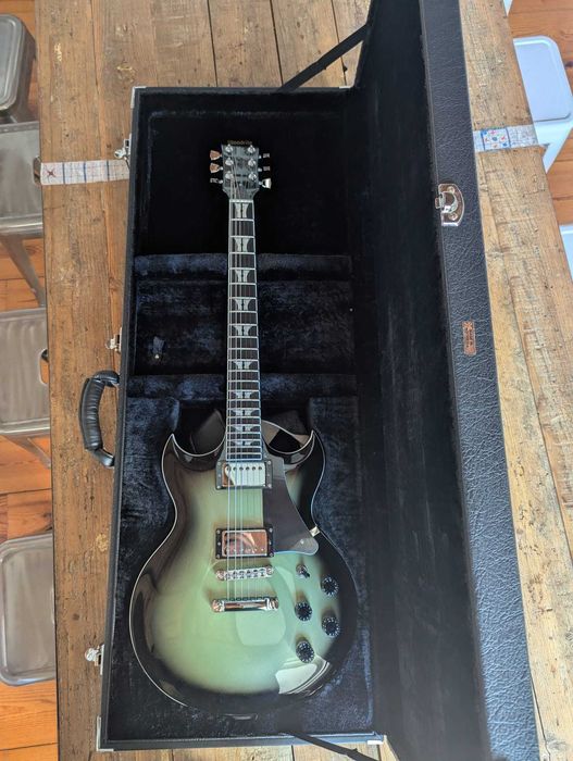 Guitarra Woodrite Warlord 2025