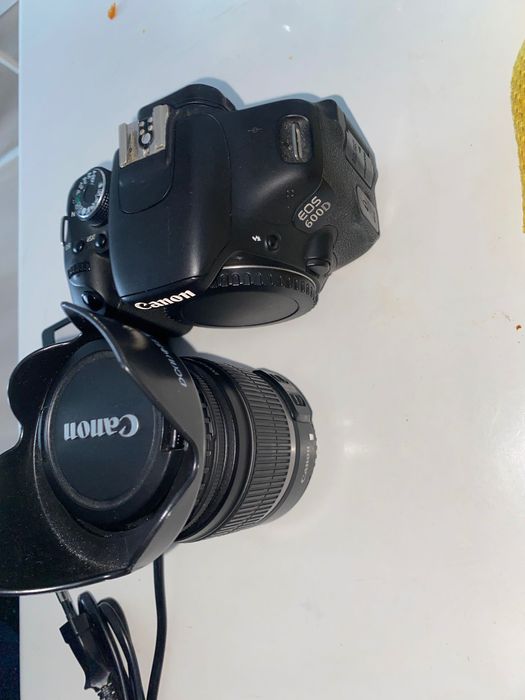 Canon 600D with lens