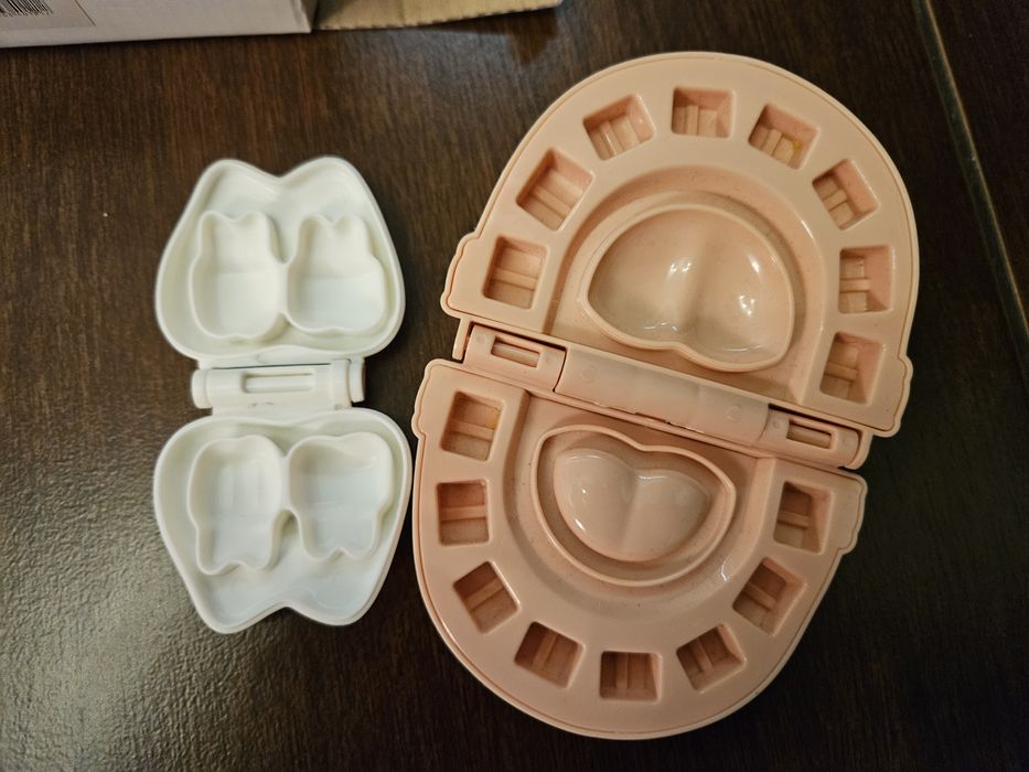 Dentysta i świnki ciastolina Play-Doh.