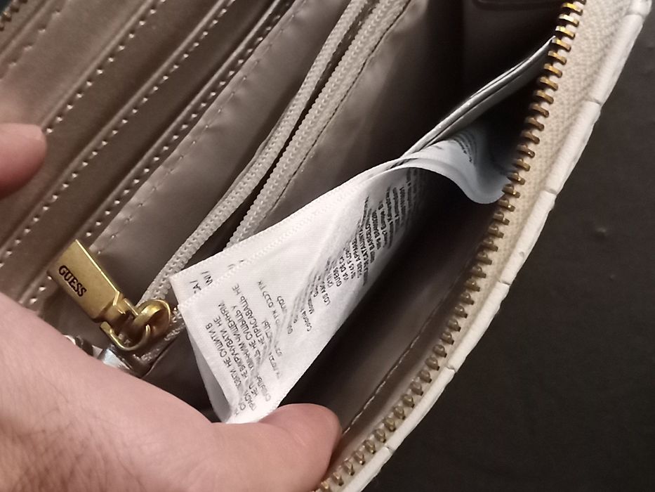 Carteira de senhora marca GUESS