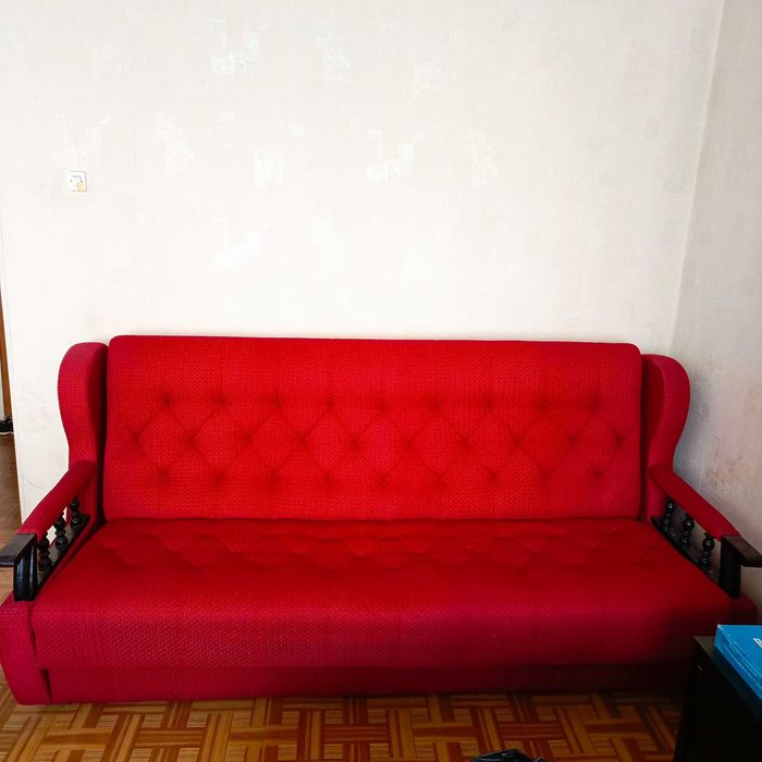 Zestaw wypoczynkowy, kanapa, 2 fotele, 2 pufy, wszystko na kółkach.