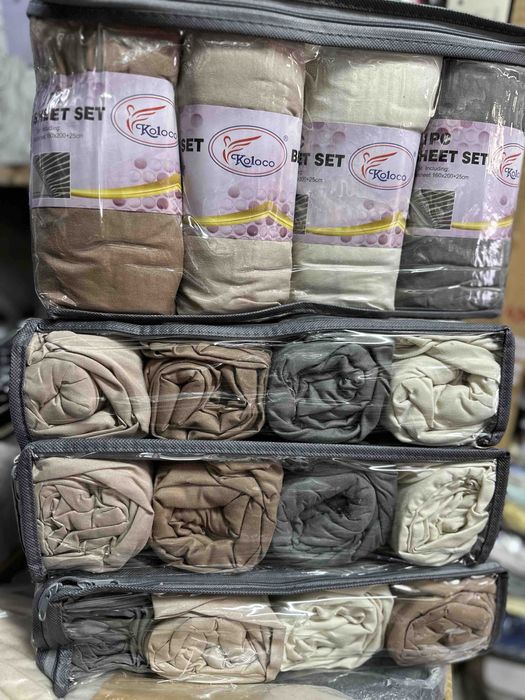 Однотонні трикотажні набори простинь повністю на резинці, фірми Koloco