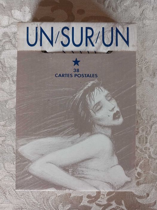 Conjunto composto por 38 postais completos + estojo original de Enki Bilal