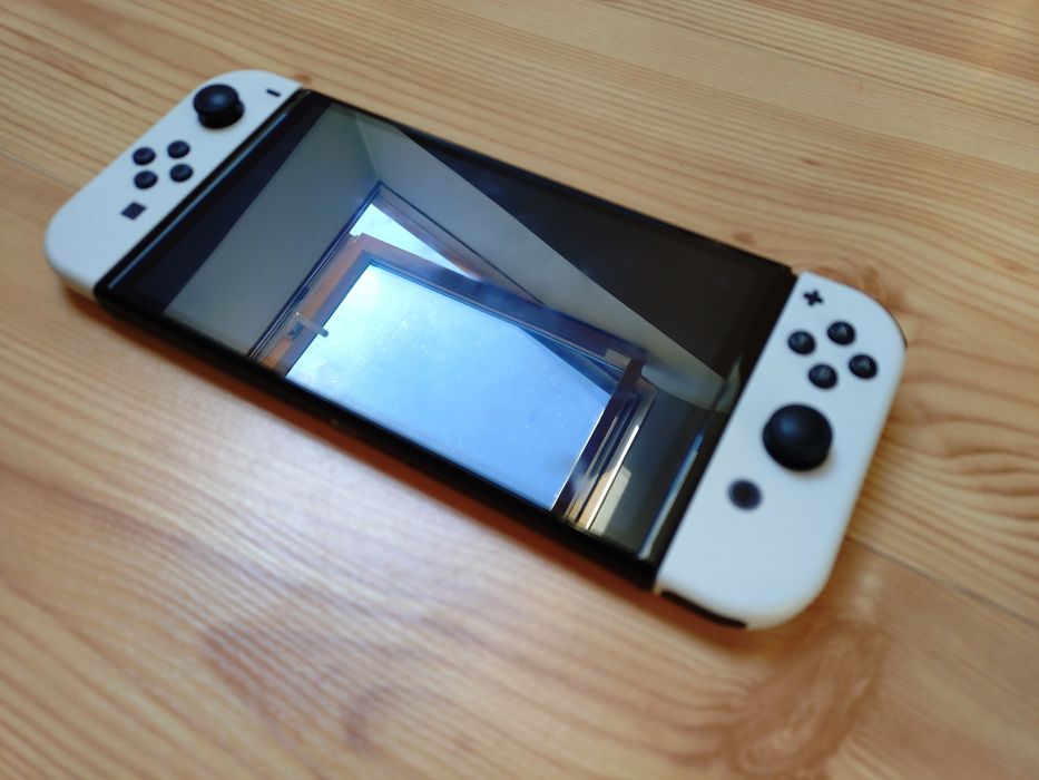 Nintendo Switch Oled + Pad i 2 gry