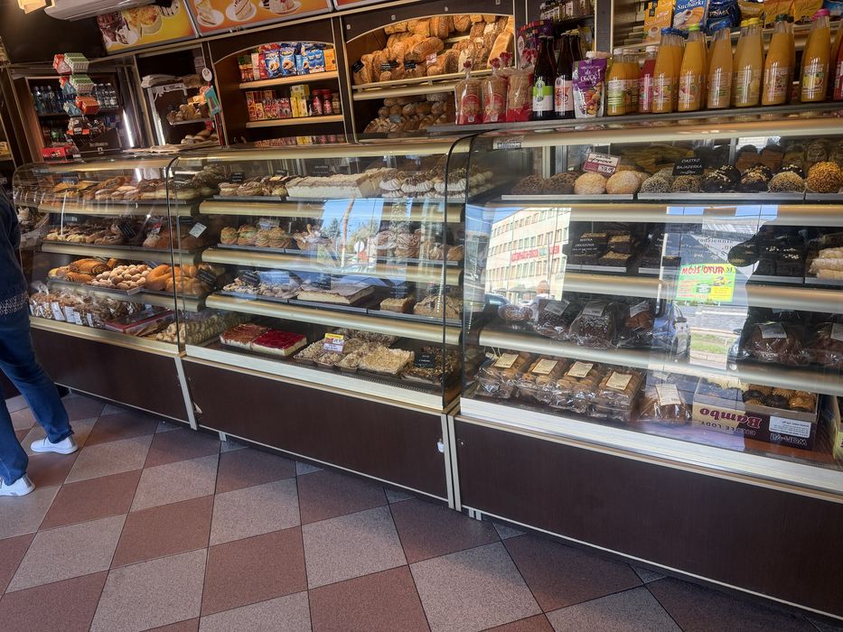 Lady witryny cukiernicze 2 chłodnicze 1 neutralna