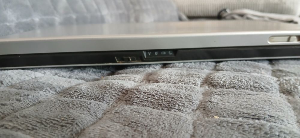 Sprzedam laptopa na części