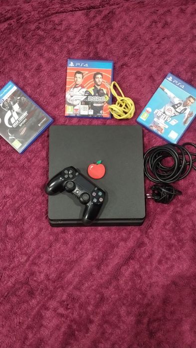 Konsola ps4 + pad + gry + okablowanie