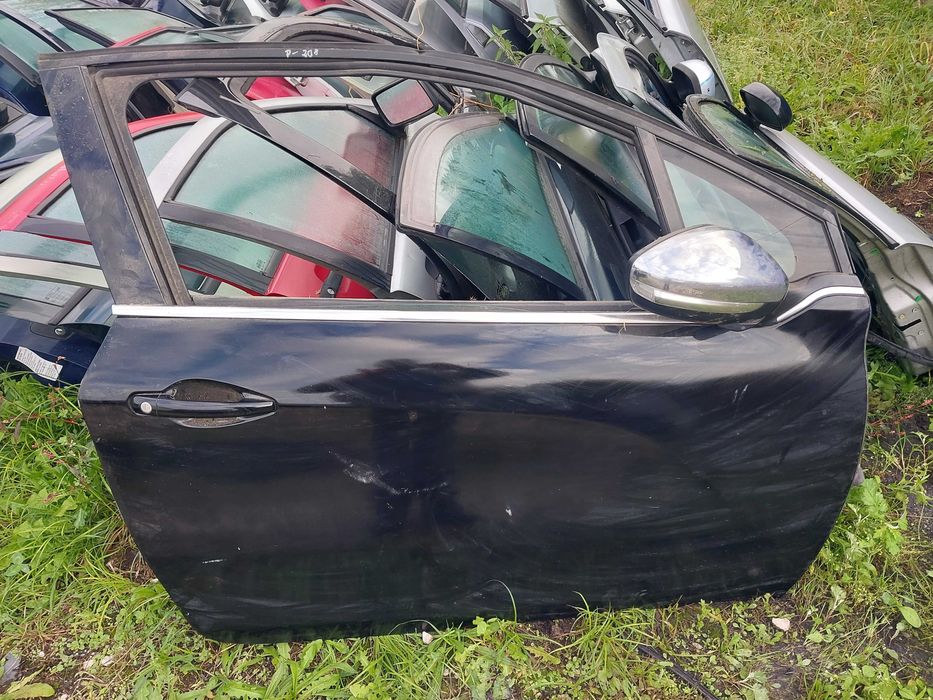 Drzwi prawe przod peugeot 208