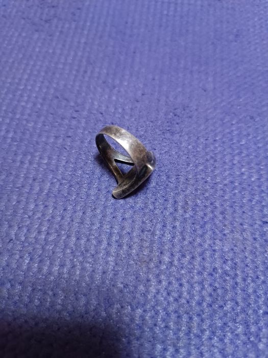 Серебряное кольцо с перламутром. 18р.