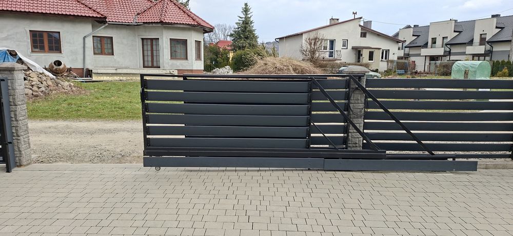 Brama wjazdowa przesuwna wraz z bramka