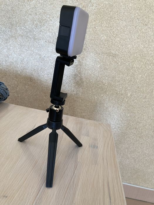 Штатив тринога з підсвіткою