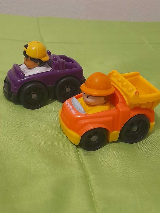 Conjunto 2 carros "Little People"