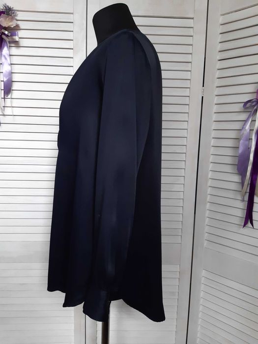 Атласная блуза черного цвета из исскуственного шелка massimo dutti