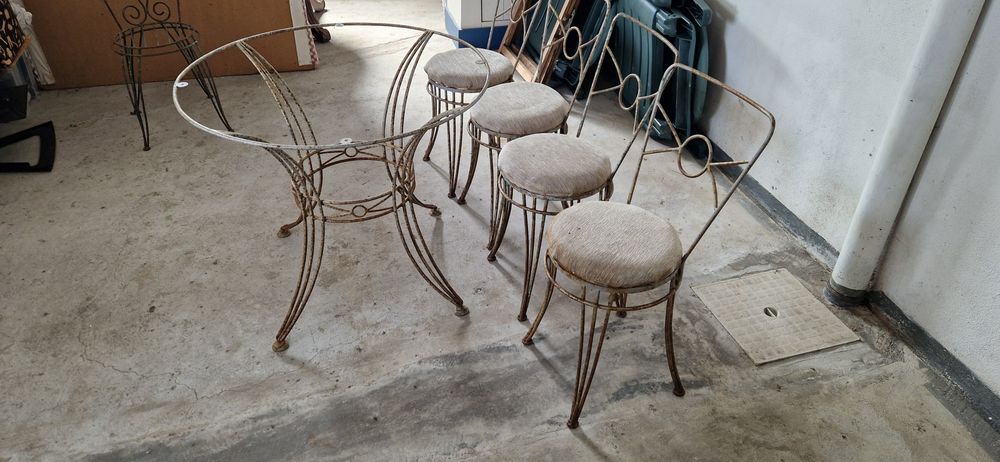 Conjunto mesa e 4 cadeiras