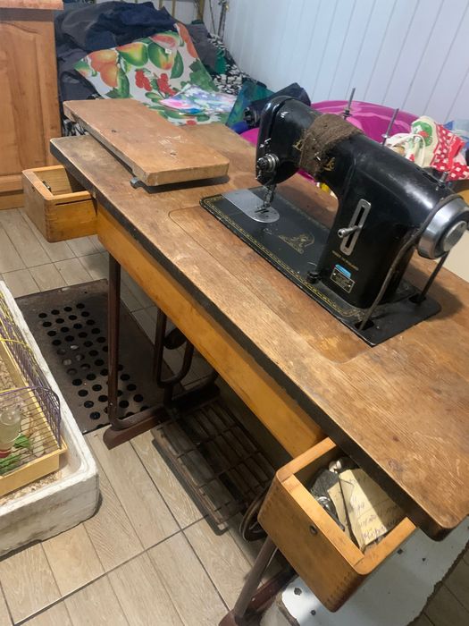 Швейна машинка старовинна
