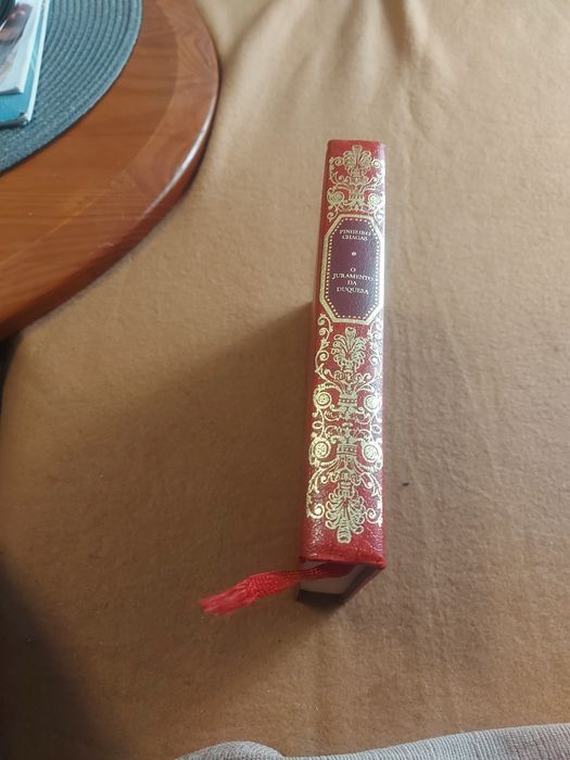 Coleção de livros de romance no tutal de 42 unidades