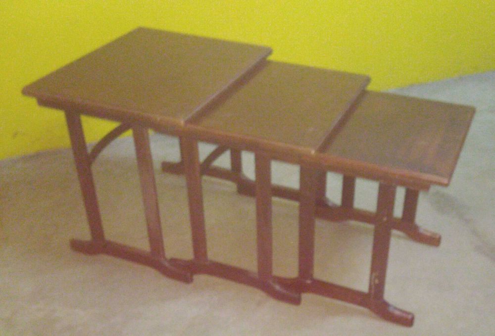 Conjunto de três mesinhas