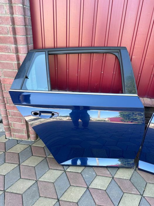 Двері Дверка Skoda Superb 3 Універсал Синя LA5F Рідна фарба