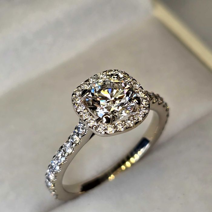 Diament 1.00 ct Totalny Ogień Łącznie 1.56 ct HRD Antwerp 3x EXCELLENT