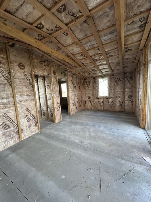 Готова локація для глемпінгу біля Києва -земля з будинками і потенціял