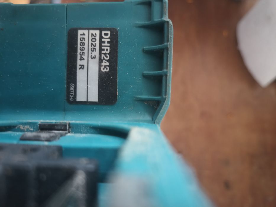 Makita młotowiertarka dhr243    18v