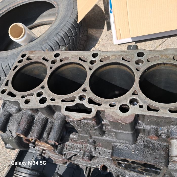 Запчастини Wolwagen  пасат б6 блок БМР