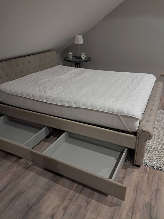 Łóżko z zagłówkiem do sypialni