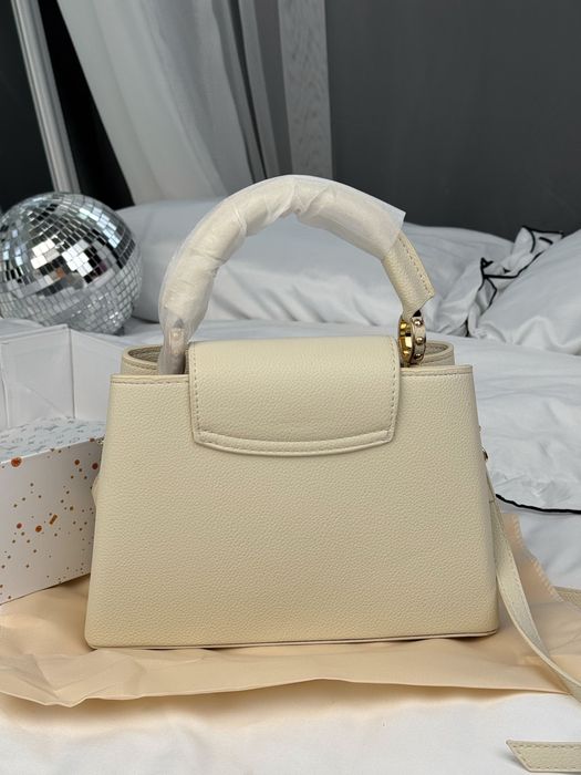 Сумка Louis Vuitton Capucines BB Cream