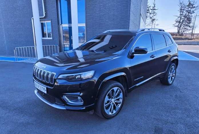 Надійний Дизельний Jeep Cherokee 4x4 Overland