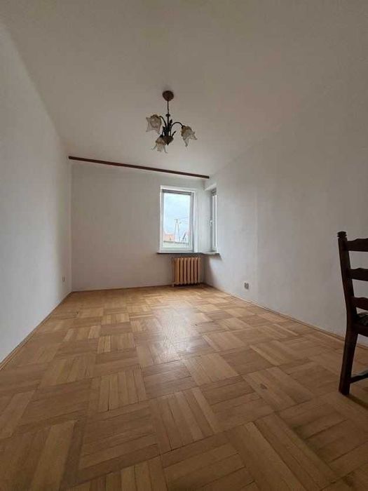 Sprzedam przestronne mieszkanie 64,8 m² – parter, 3 pokoje