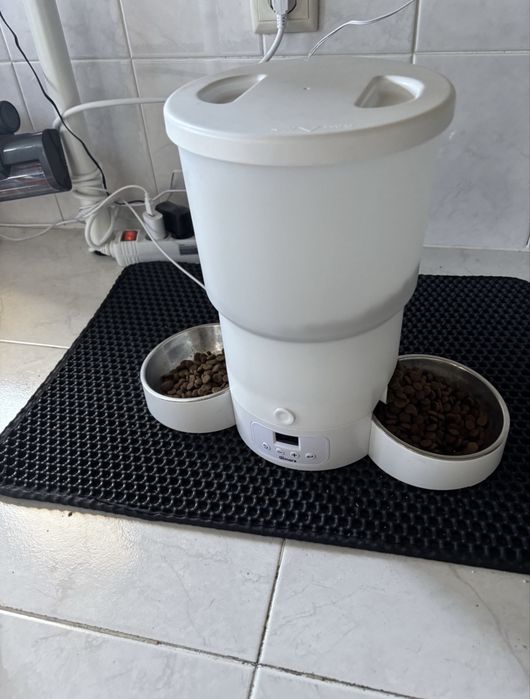Comedouro Automático de 5L para 2 animais.