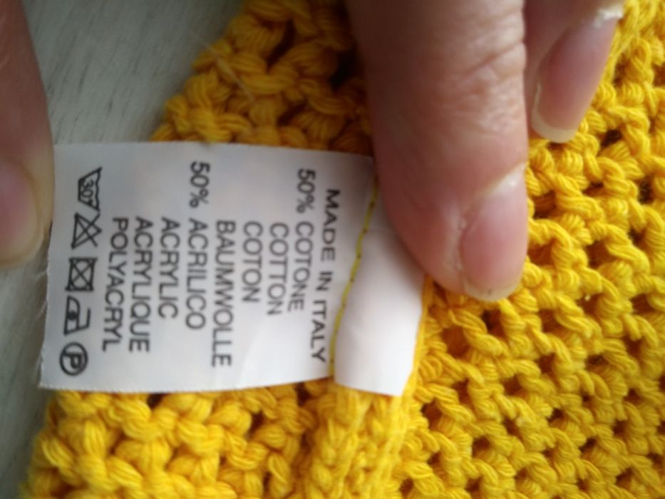 Zolty sweterek, włoskiej produkcji