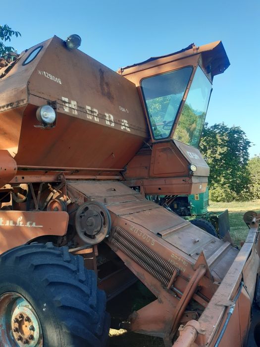 Комбайн НИВА 1990 року