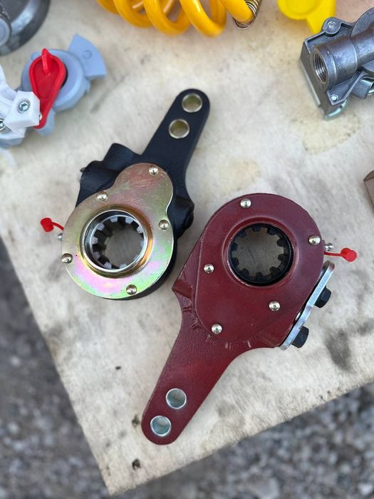 Гальмівна система тракторного причепа 2ПТС-4