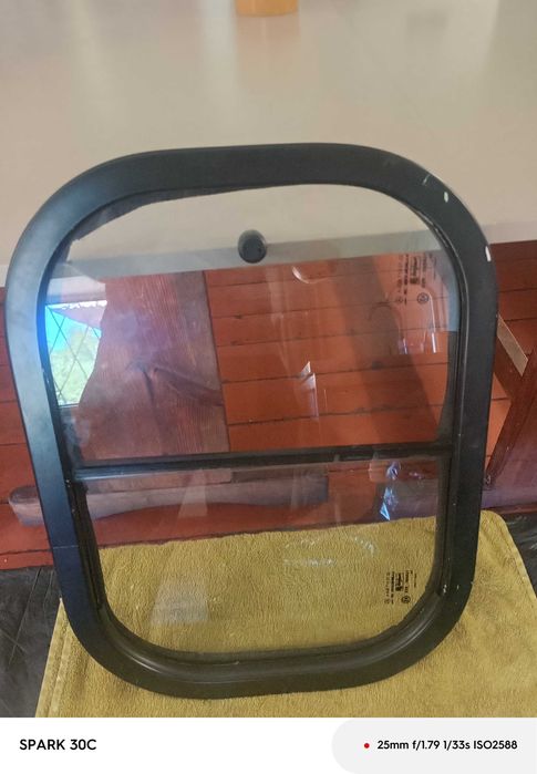 Запчастини , скло з рамою від мерседес , made in Spain