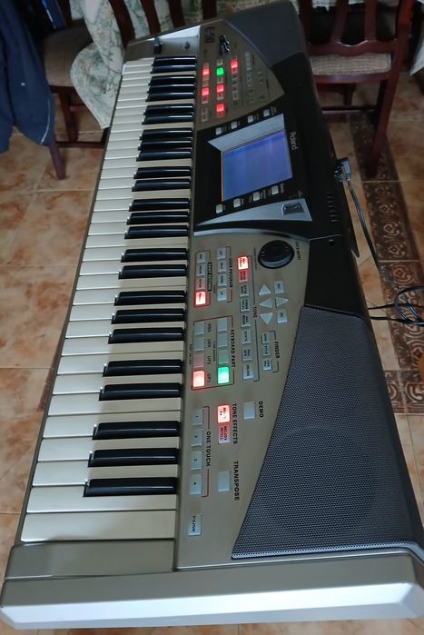 Teclado Roland E50