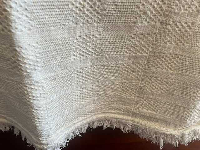 Antiguidade - colcha de algodão feita em tear manual, com franja